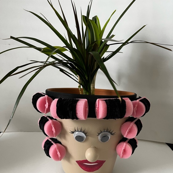 Large Lady Flower Pot - Picture 6 of 6